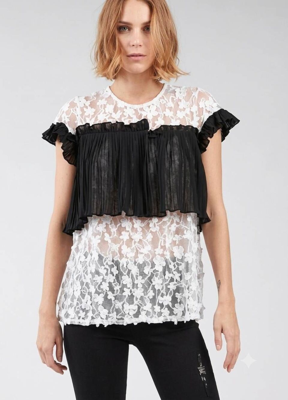 POL Black White Floral Applique Lace Ruffle Pleated Blouse Small Festival Summer